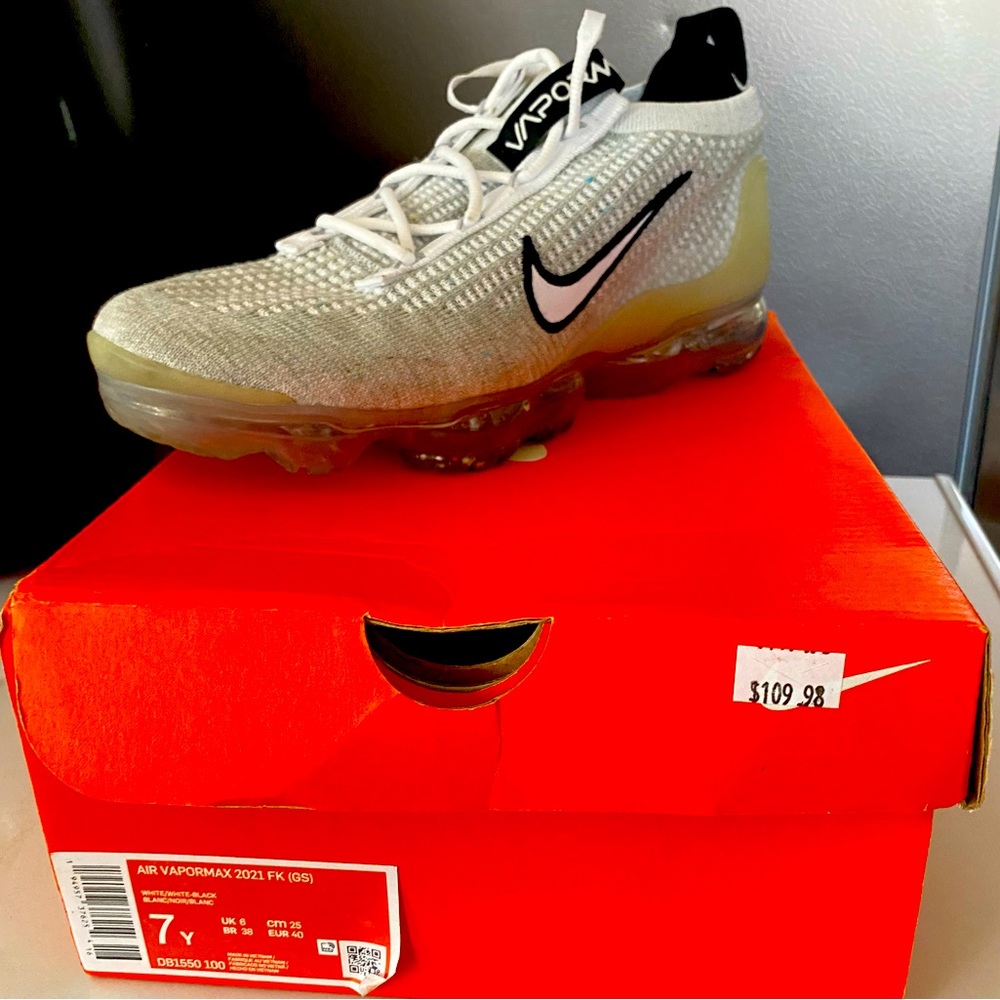 Size 7y Gradeschool Nike Vapormax 2021